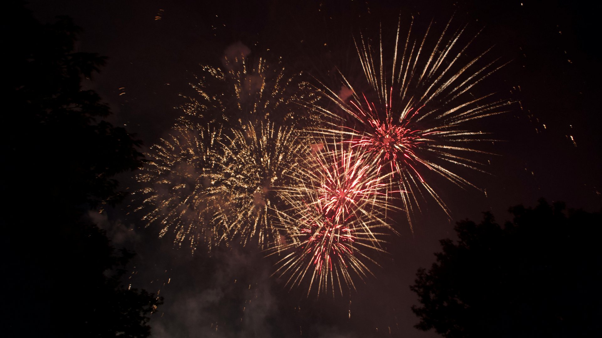 Silvester in den Bergen in einer Hütte Silvester in den Bergen in einer Hütte